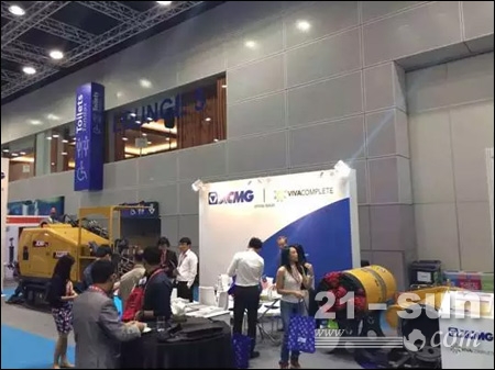 徐工展位現(xiàn)場，客戶不斷