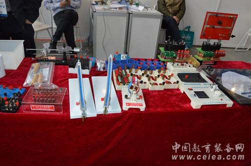 無線電器材廠現(xiàn)身沈陽(yáng)第70屆中國(guó)教育裝備展(圖4) 無線電器材廠現(xiàn)身沈陽(yáng)第70屆中國(guó)教育裝備展(圖4)