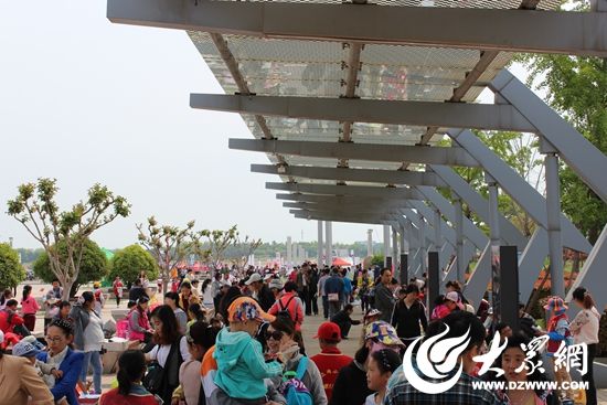 這三天，太陽廣場就是這么熱鬧（攝影 王高強）