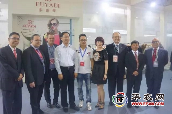 2016北京國(guó)際皮草時(shí)裝展盛大開(kāi)幕(圖5) 2016北京國(guó)際皮草時(shí)裝展盛大開(kāi)幕(圖5)