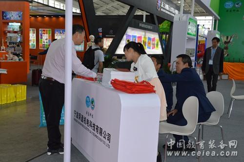 寧波舜盈亮相第70屆中國(guó)教育裝備展(圖2) 寧波舜盈亮相第70屆中國(guó)教育裝備展(圖2)