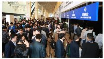 2016上海國(guó)際全觸展 人山人海引爆展會(huì)現(xiàn)場(chǎng)