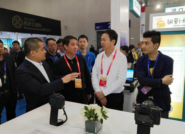 洋展購驚艷亮相渝洽會人氣爆棚(圖4) 洋展購驚艷亮相渝洽會 人氣爆棚首日銷售破百萬