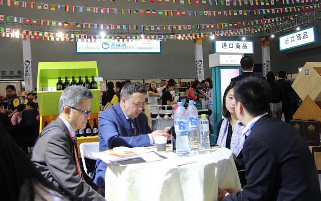 洋展購驚艷亮相渝洽會人氣爆棚(圖3) 洋展購驚艷亮相渝洽會 人氣爆棚首日銷售破百萬
