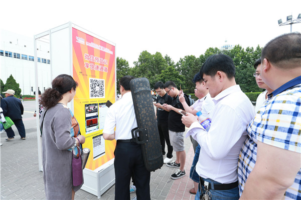 2016北京樂器展火爆現場 聲聲悠揚引人駐足(圖6) 2016北京樂器展火爆現場 聲聲悠揚引人駐足(圖6)