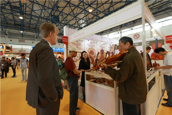 2016北京樂器展火爆現場 聲聲悠揚引人駐足(圖12) 2016北京樂器展火爆現場 聲聲悠揚引人駐足(圖12)