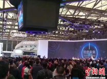 什么值得買(mǎi)值友團(tuán)走進(jìn)AWE展 體驗(yàn)高新科技展品